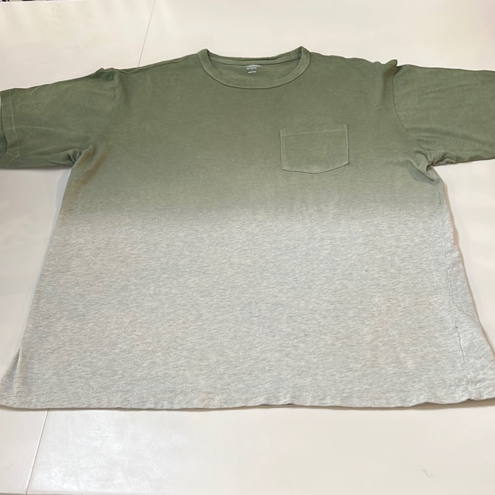 Large old navy t shirt green /grey